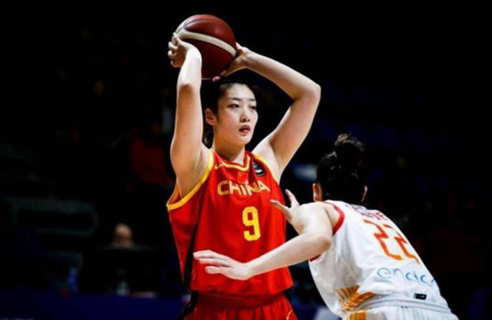水野朝阳紧身裙女教师